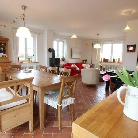 Апартаменты Ferienhaus Leuchtfeuer Putgarten